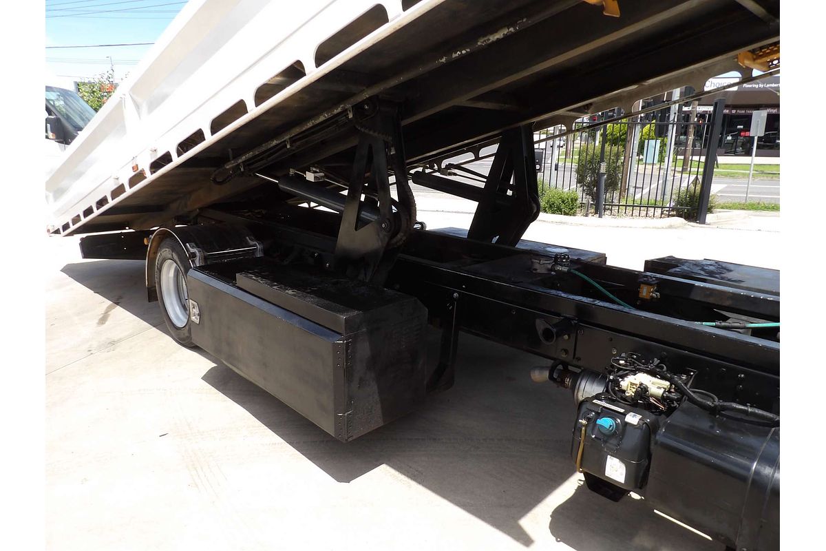 2016 Fuso Canter 918 ELWB image 19