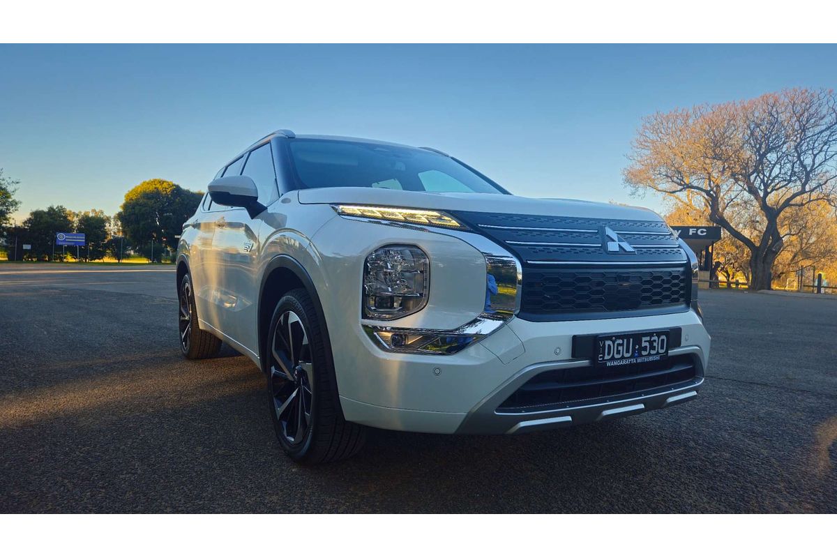 2025 Mitsubishi Outlander PHEV Exceed ZM