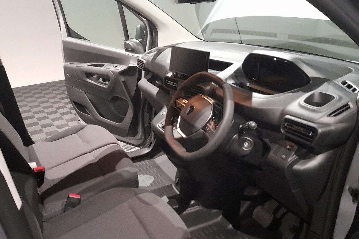 2024 Peugeot Partner Pro K9 SWB Low Roof image 13