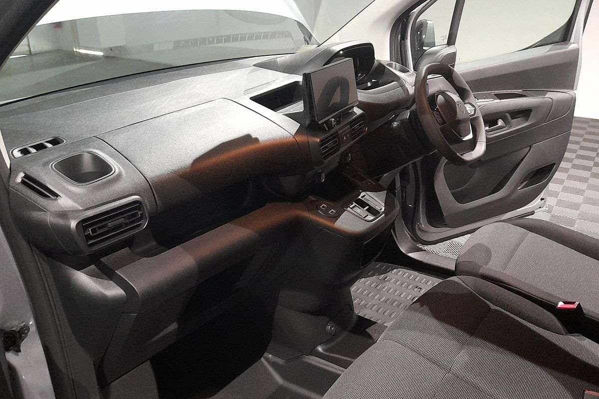 2024 Peugeot Partner Pro K9 SWB Low Roof image 16