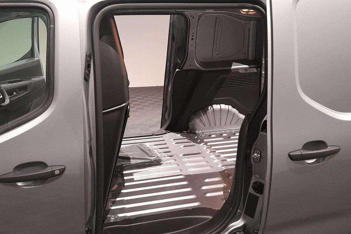 2024 Peugeot Partner Pro K9 SWB Low Roof image 18
