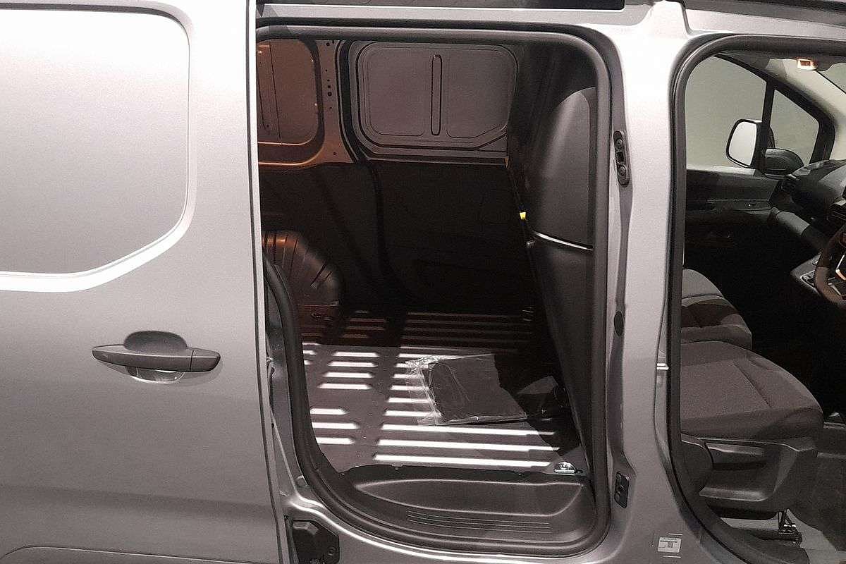 2024 Peugeot Partner Pro K9 SWB Low Roof image 20