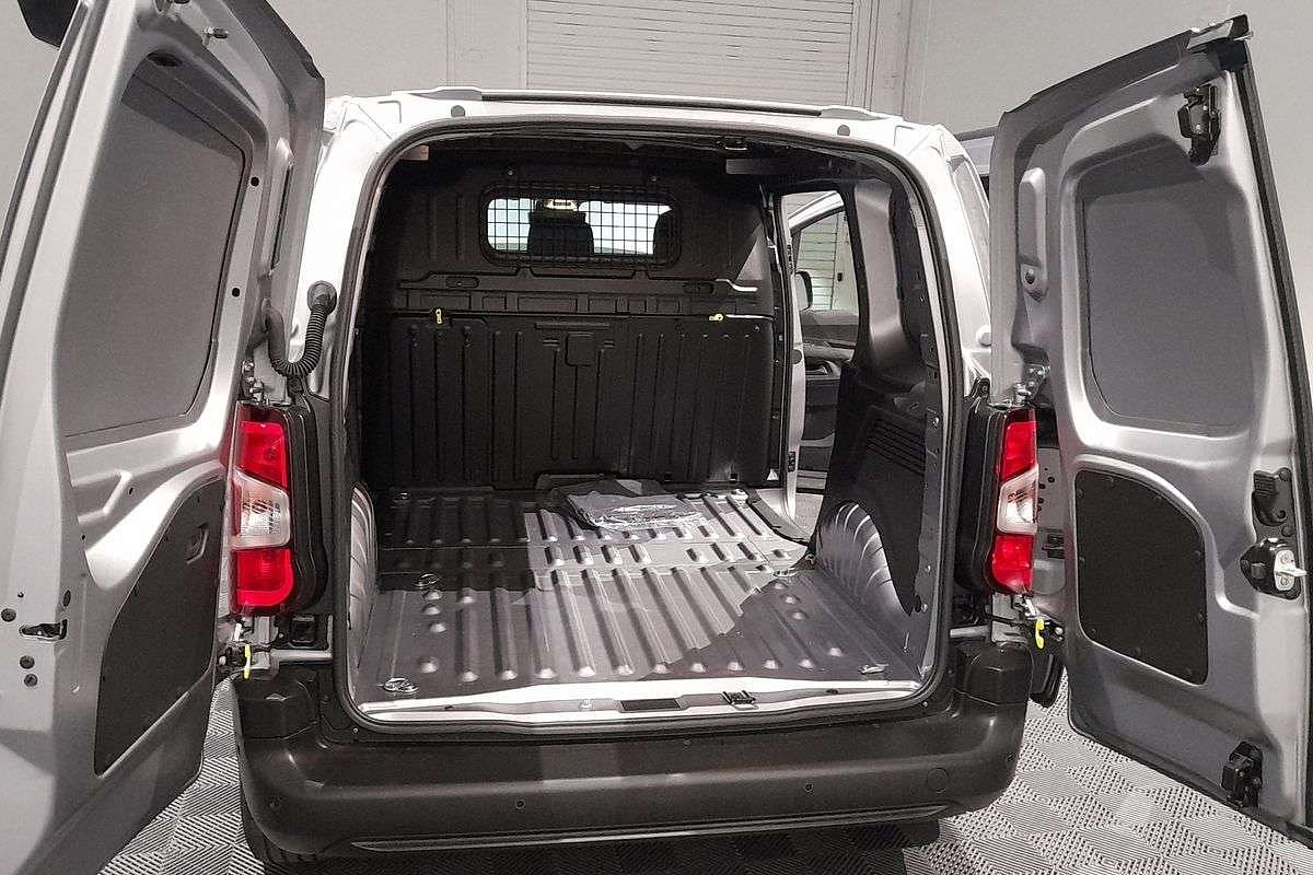 2024 Peugeot Partner Pro K9 SWB Low Roof image 21