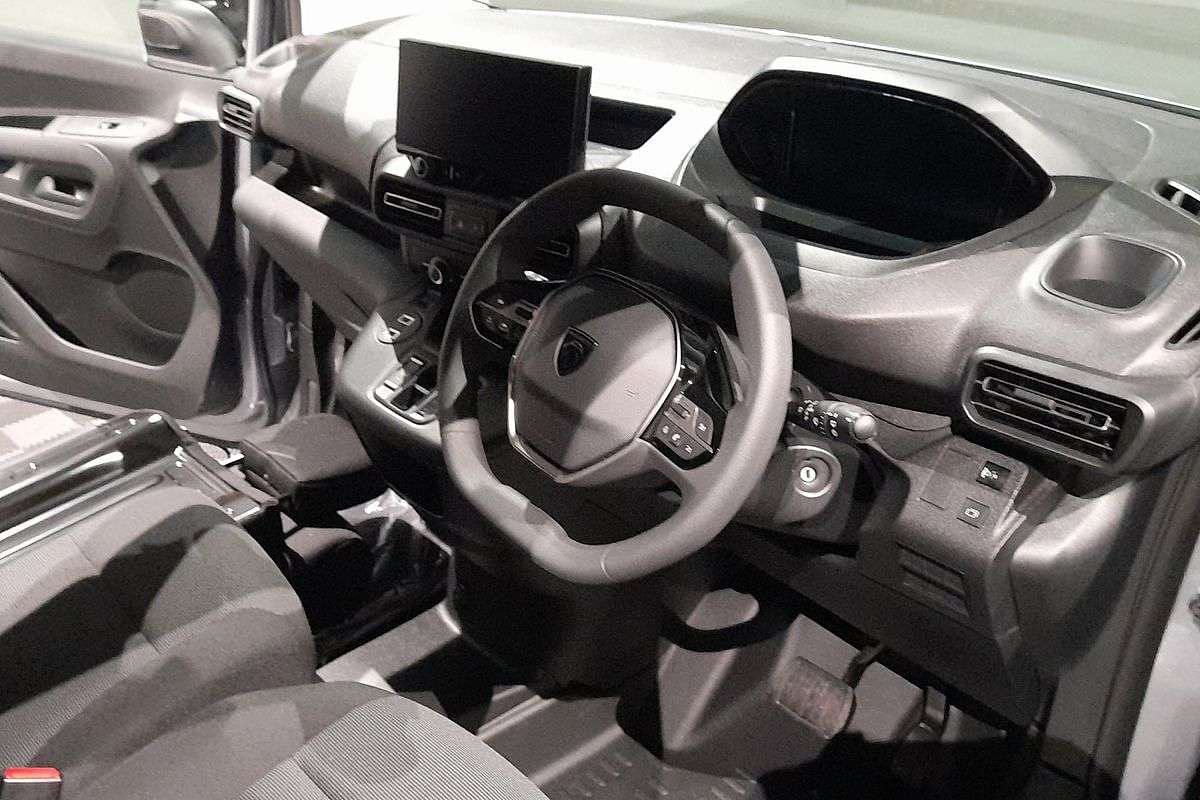 2025 Peugeot Partner Pro K9 LWB Low Roof image 14