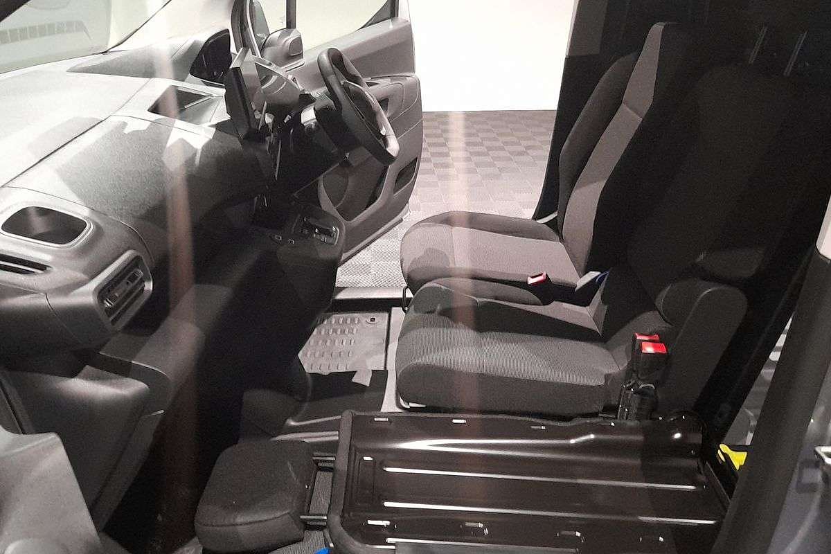 2025 Peugeot Partner Pro K9 LWB Low Roof image 17