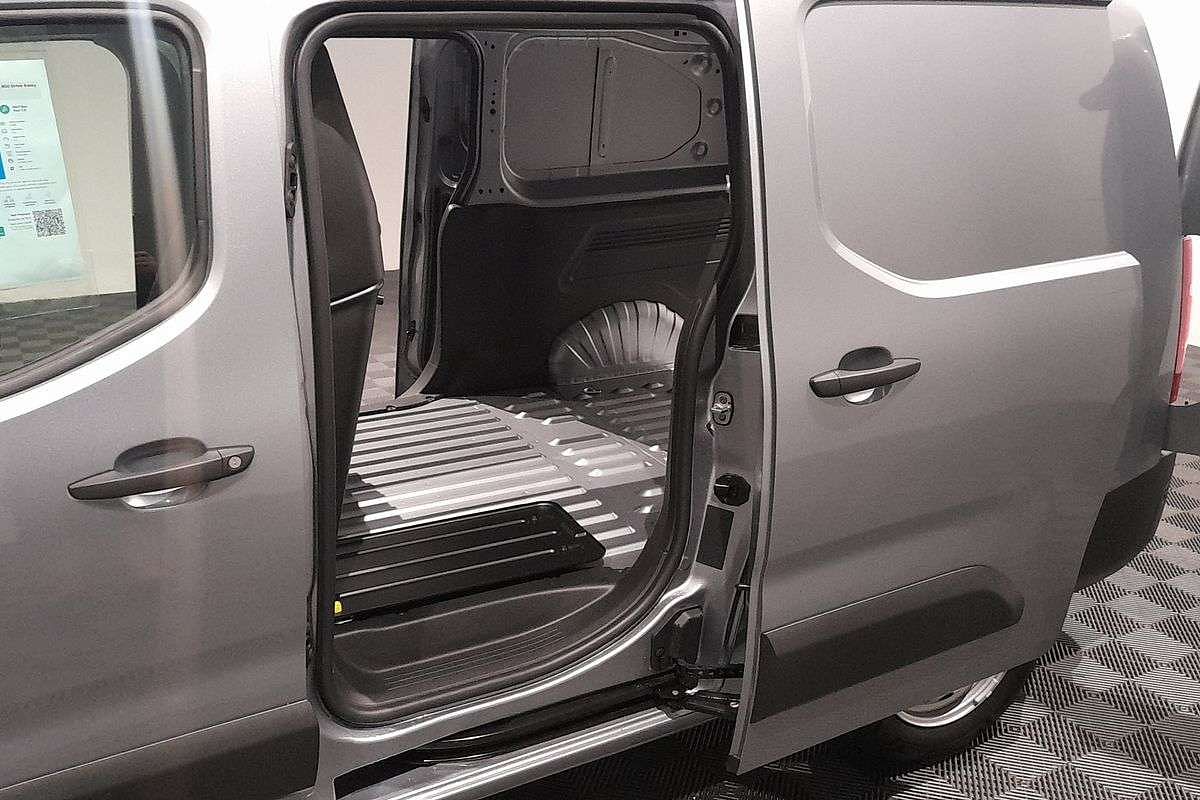 2025 Peugeot Partner Pro K9 LWB Low Roof image 18