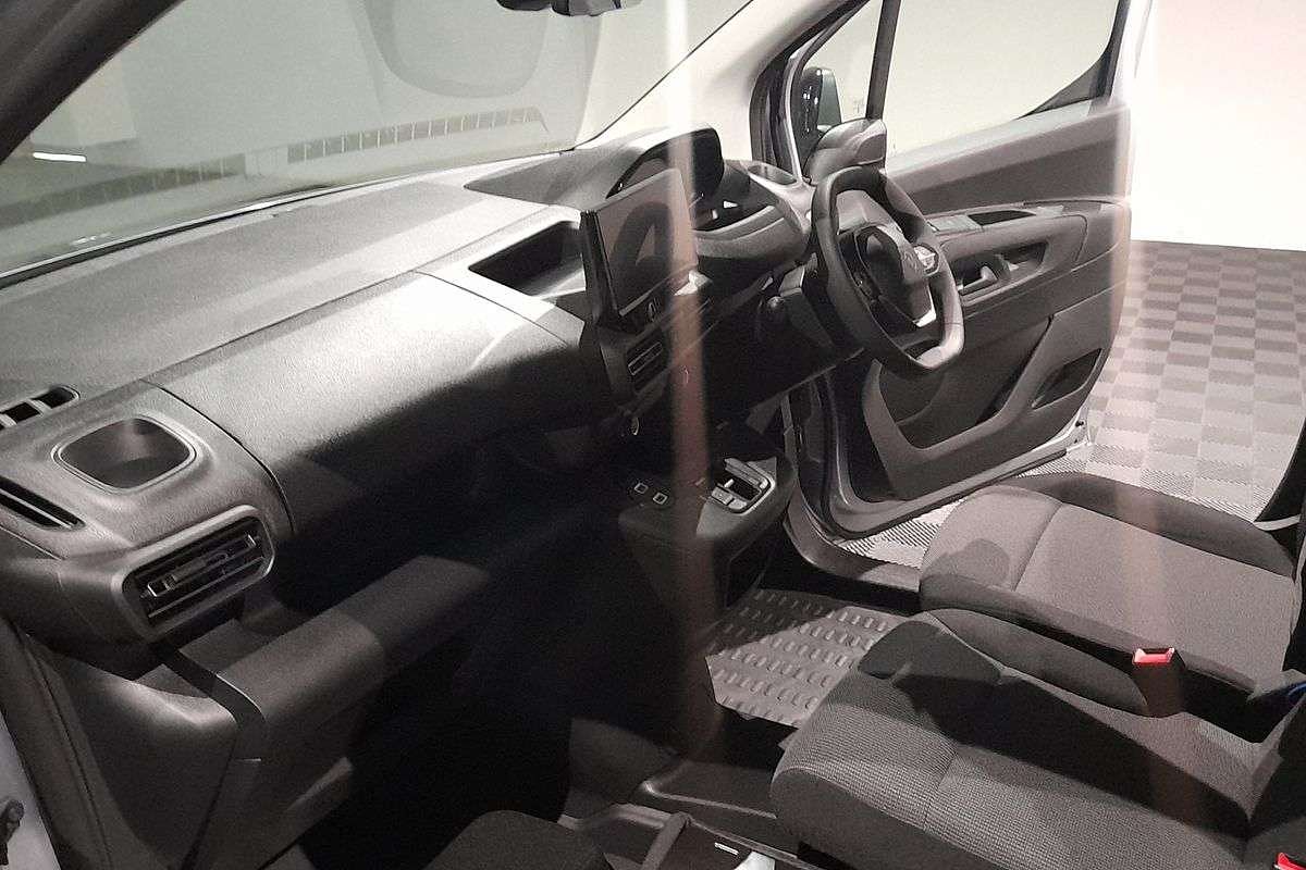 2025 Peugeot Partner Pro K9 LWB Low Roof image 21