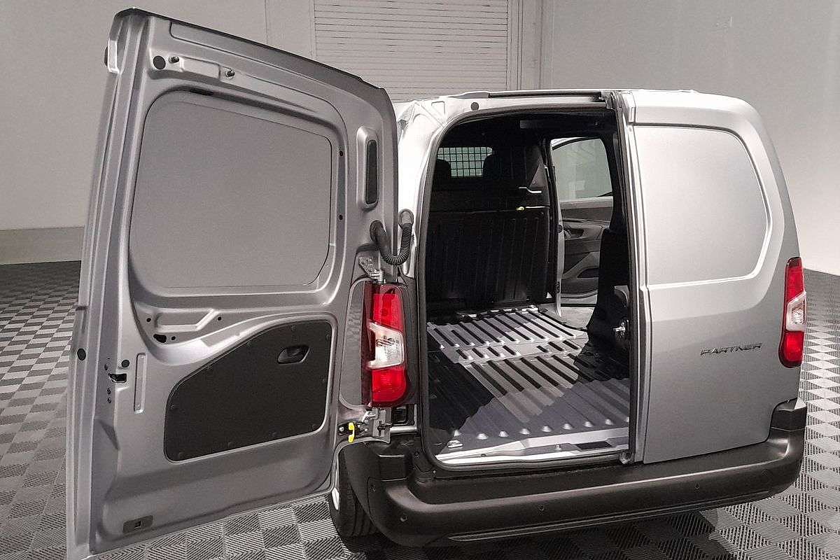 2025 Peugeot Partner Pro K9 LWB Low Roof image 24