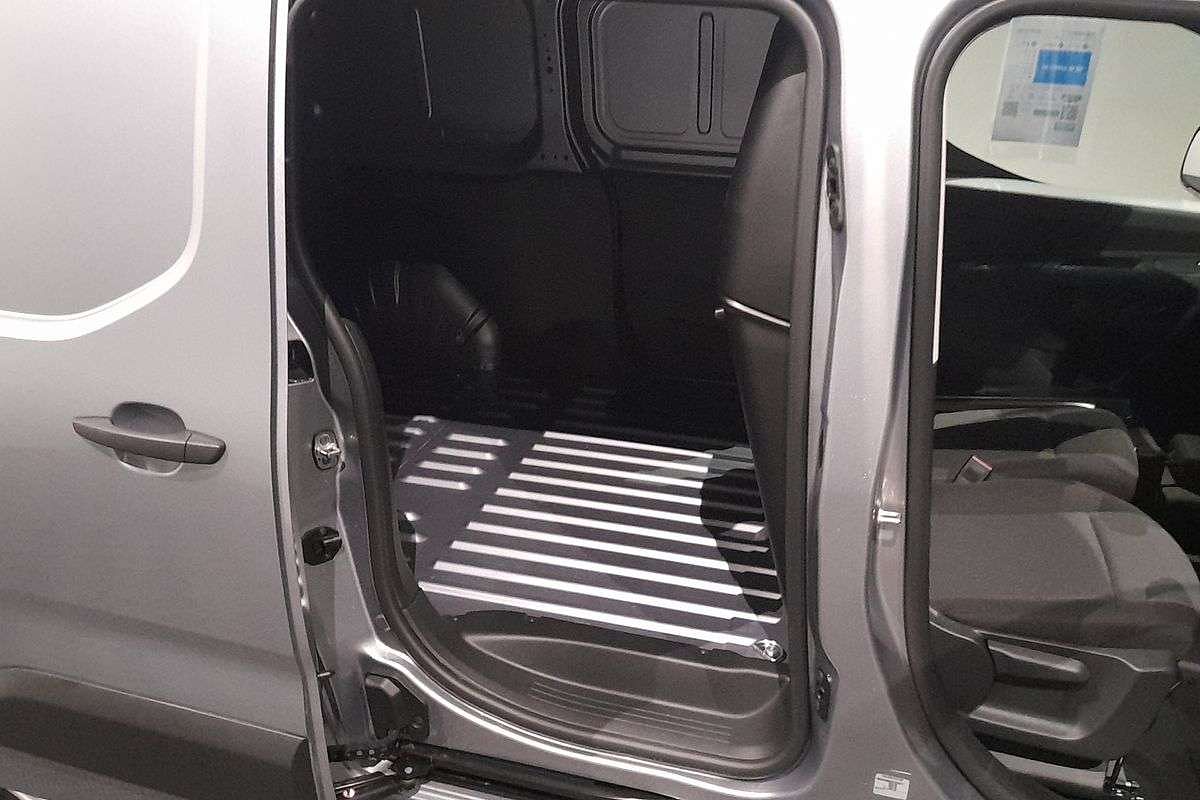 2025 Peugeot Partner Pro K9 LWB Low Roof image 26