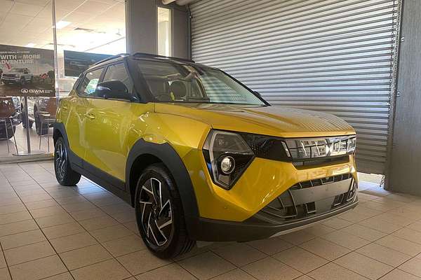 2025 Mahindra XUV3XO AX7L
