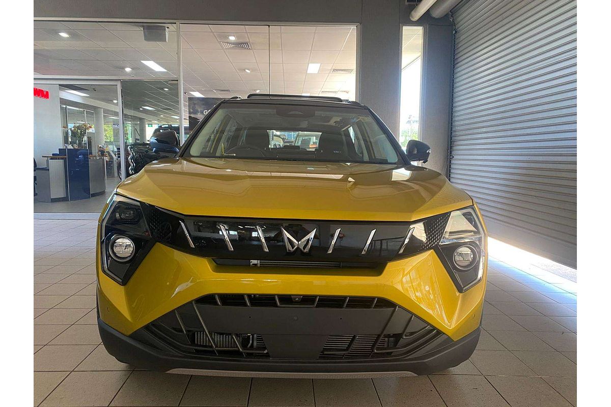 2025 Mahindra XUV3XO AX7L