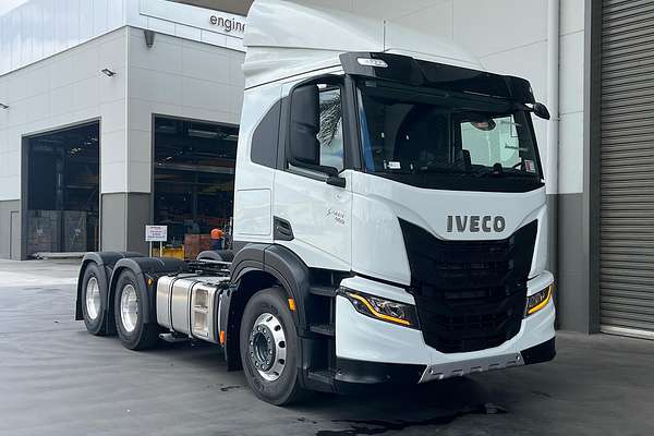 2025 Iveco S-Way AT460