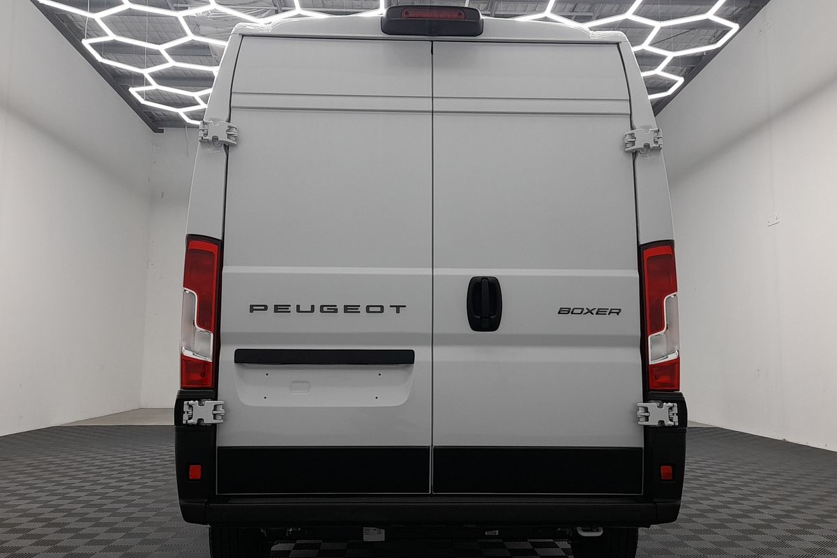 2025 Peugeot Boxer Pro X250 LWB Mid Roof