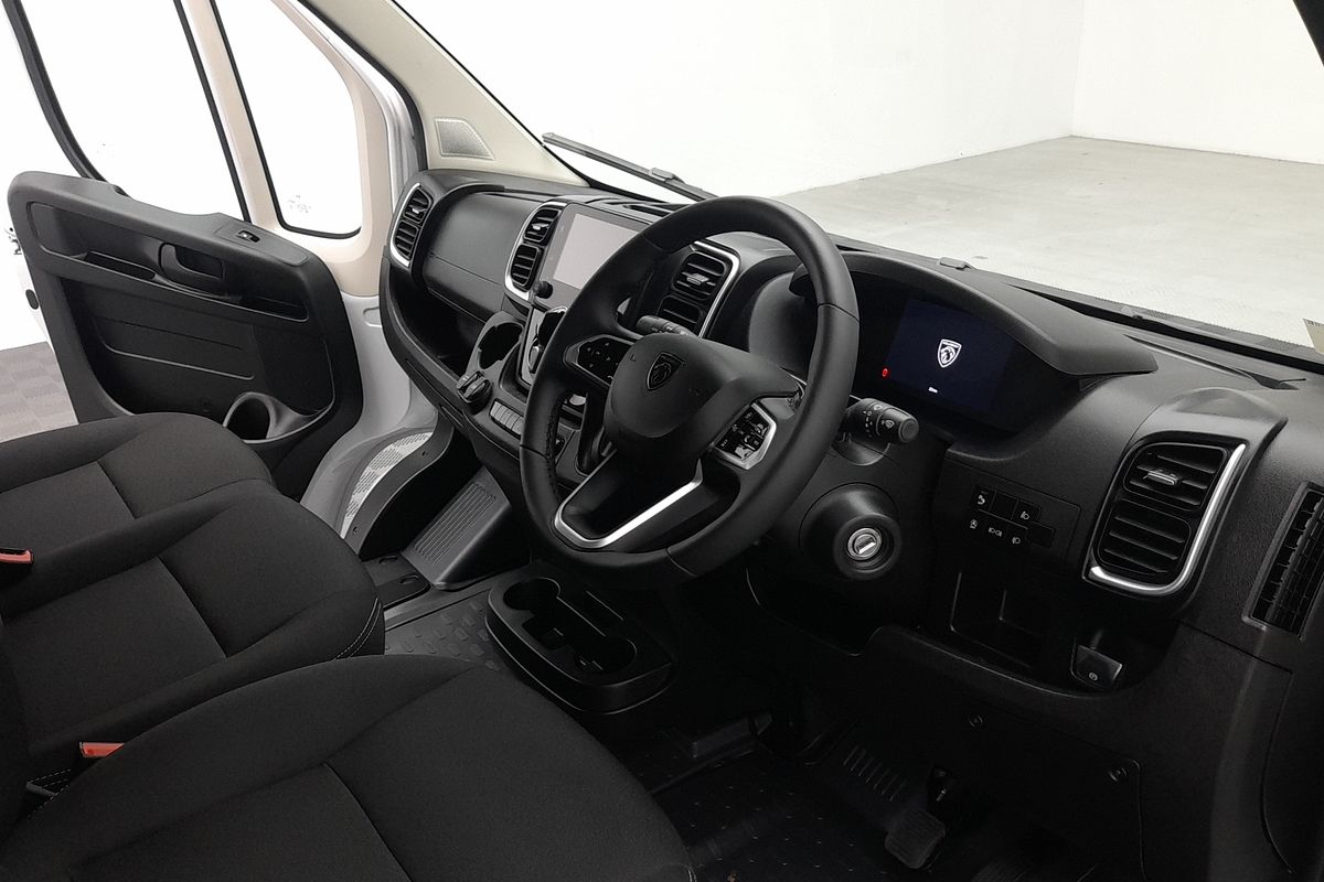 2025 Peugeot Boxer Pro X250 LWB Mid Roof