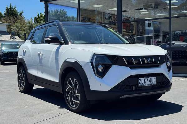 2025 Mahindra XUV3XO AX7L