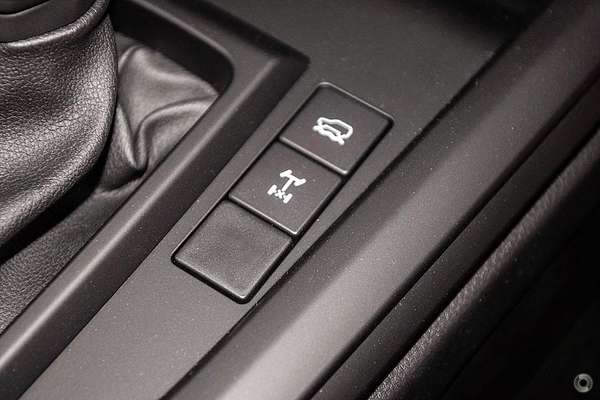 2026 Isuzu D-MAX SX 4X4 thumb-11