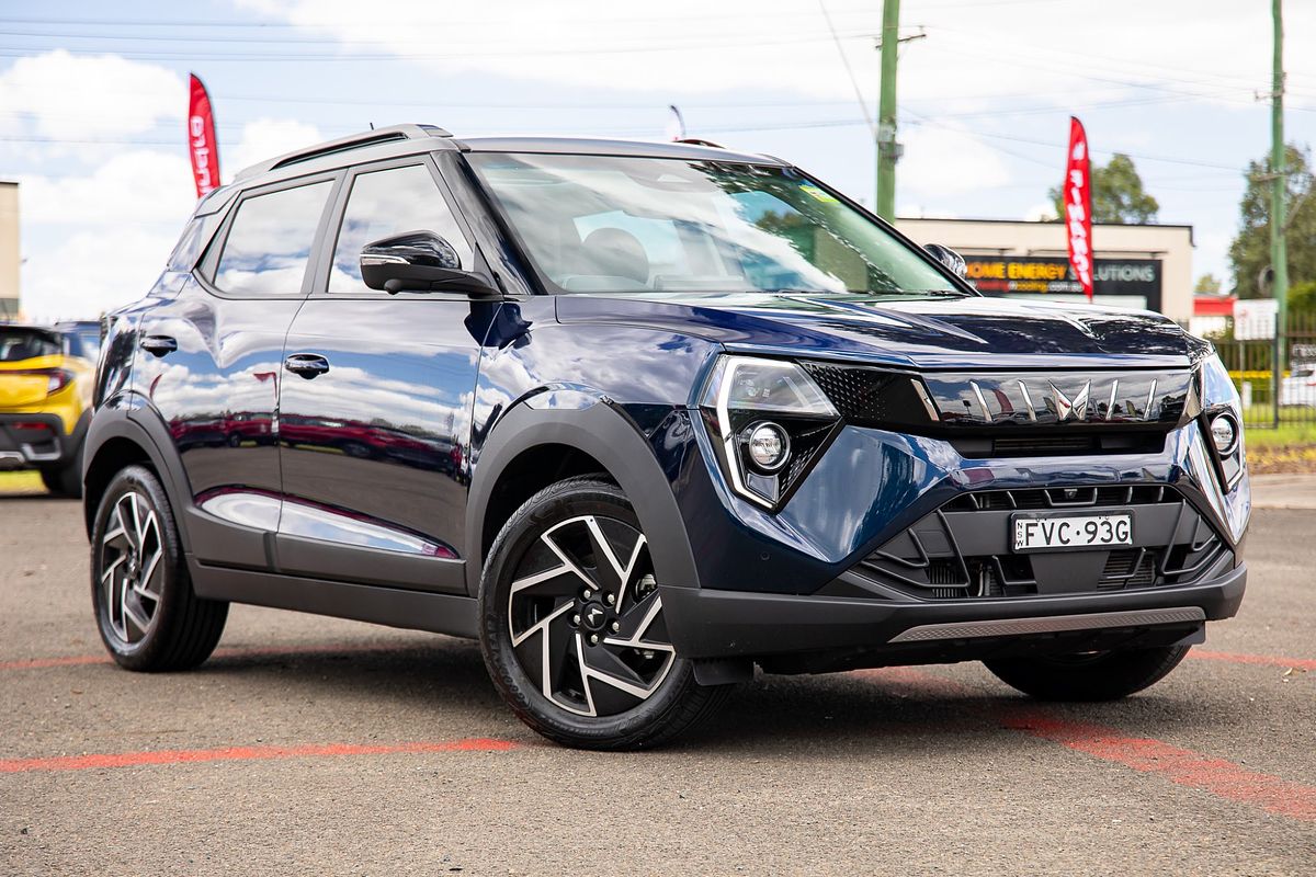 2025 Mahindra XUV3XO AX7L