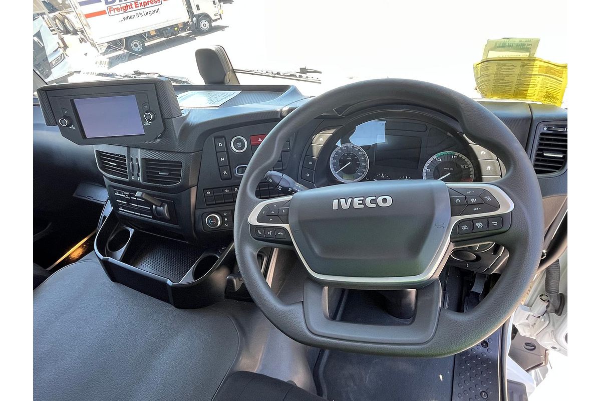 2024 IVECO S-Way AT600 image 14