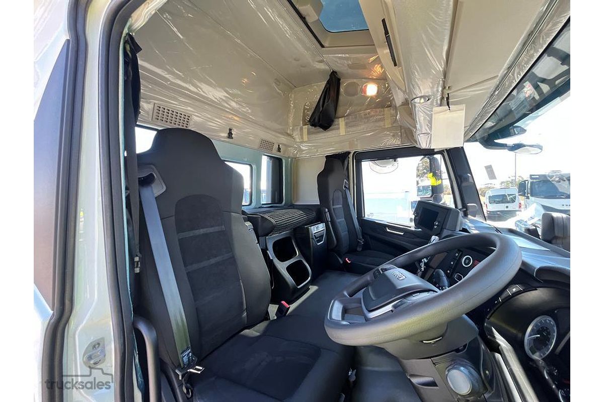 2024 IVECO S-Way AT600 image 13