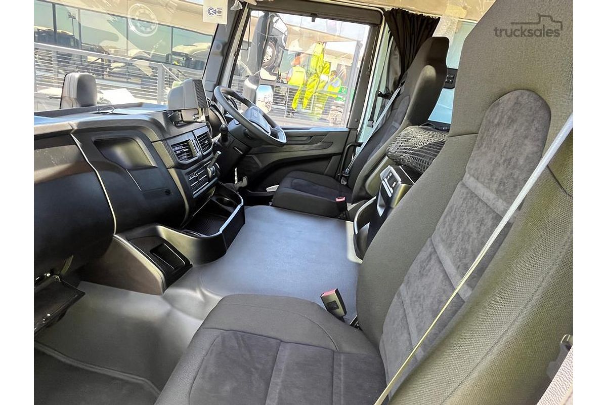 2024 IVECO S-Way AT600 image 24