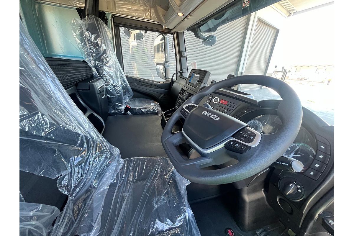 2025 IVECO S-Way AT600 image 14