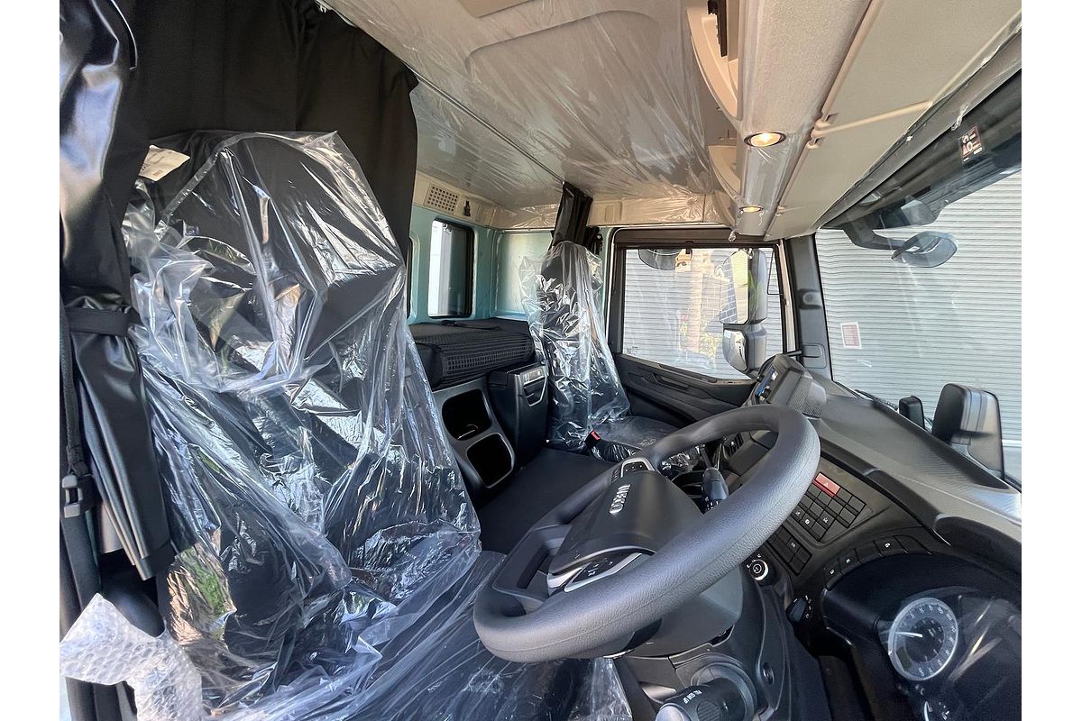 2025 IVECO S-Way AT600 image 15
