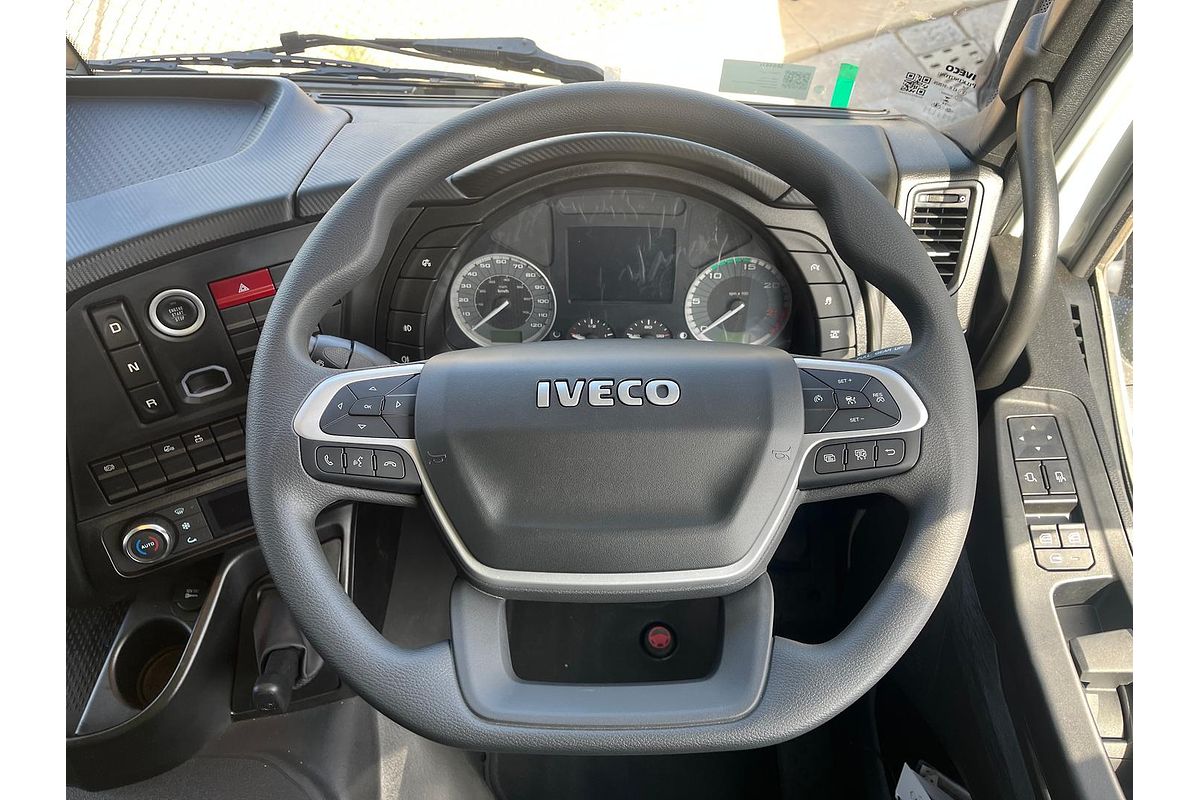 2025 IVECO S-Way AT600 image 18