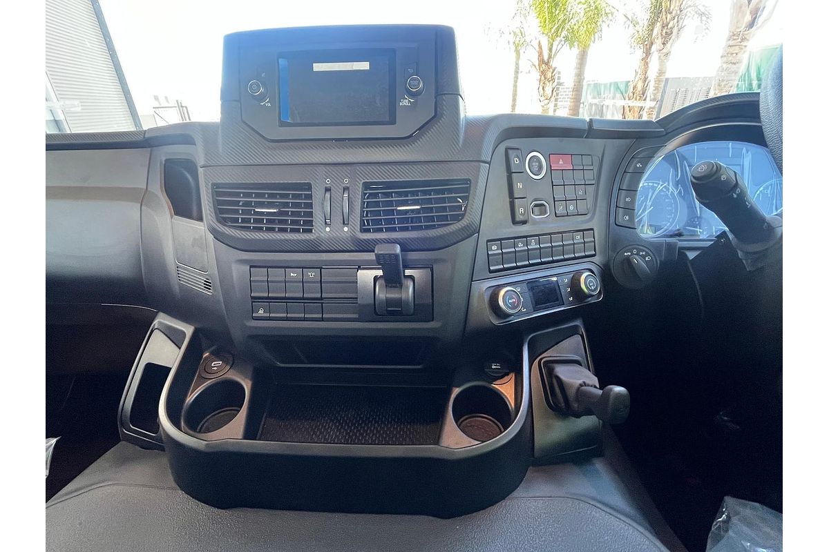 2025 IVECO S-Way AT600 image 19