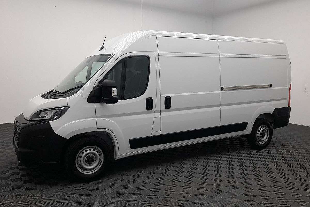 2025 Peugeot Boxer Pro X250 LWB Mid Roof image 2