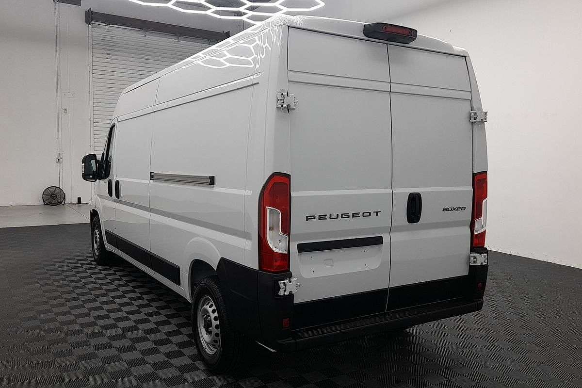 2025 Peugeot Boxer Pro X250 LWB Mid Roof image 6