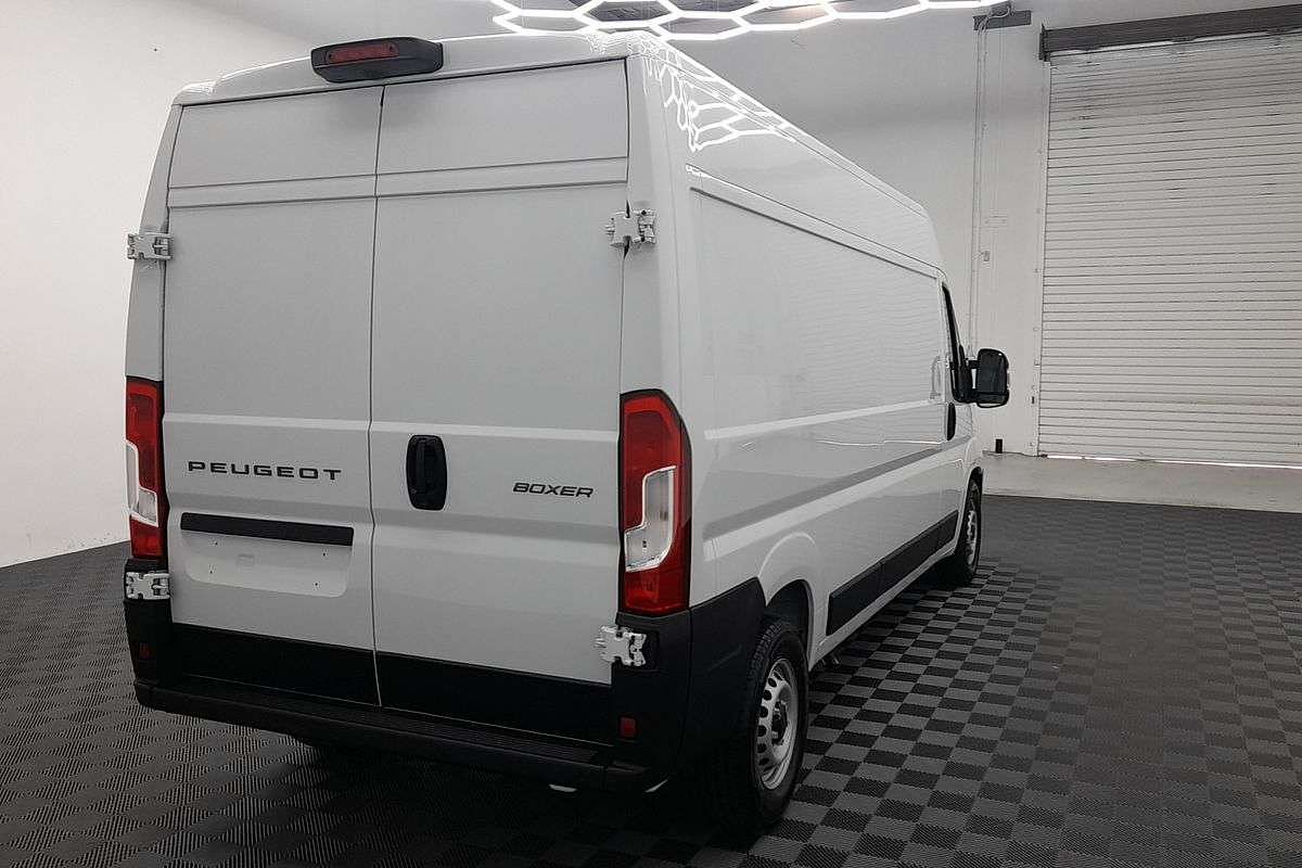 2025 Peugeot Boxer Pro X250 LWB Mid Roof image 10