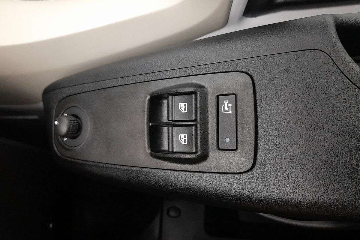 2025 Peugeot Boxer Pro X250 LWB Mid Roof image 26