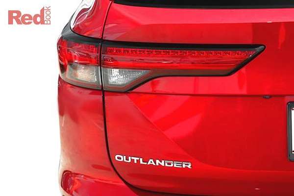 2025 Mitsubishi Outlander Black Edition ZM thumb-2