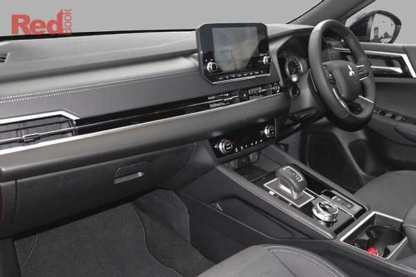 2025 Mitsubishi Outlander Black Edition ZM thumb-6