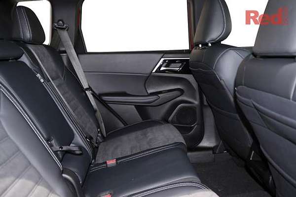 2025 Mitsubishi Outlander Black Edition ZM thumb-9