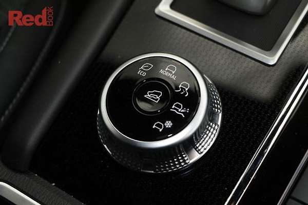 2025 Mitsubishi Outlander Black Edition ZM thumb-12