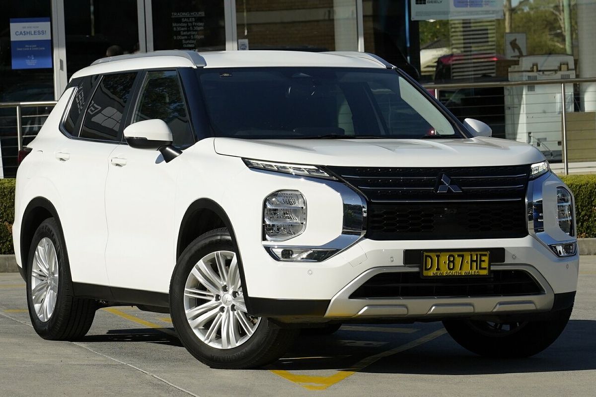2023 Mitsubishi Outlander LS ZM