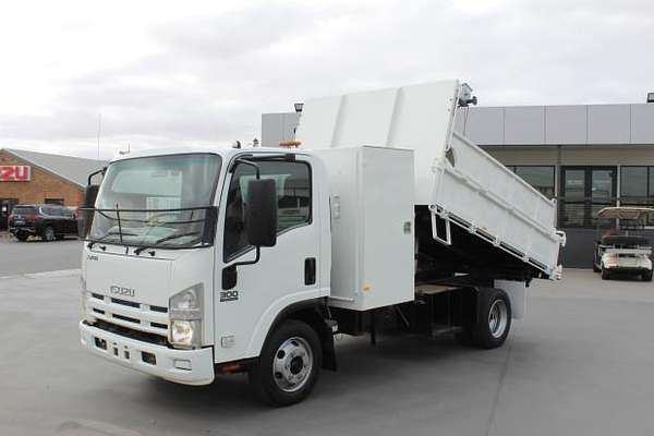 2011 Isuzu N-Series Tipper