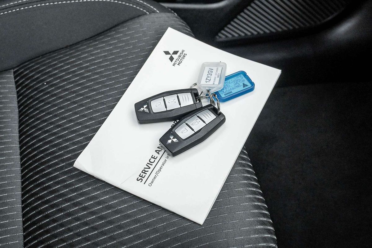 2024 Mitsubishi Outlander ES ZM