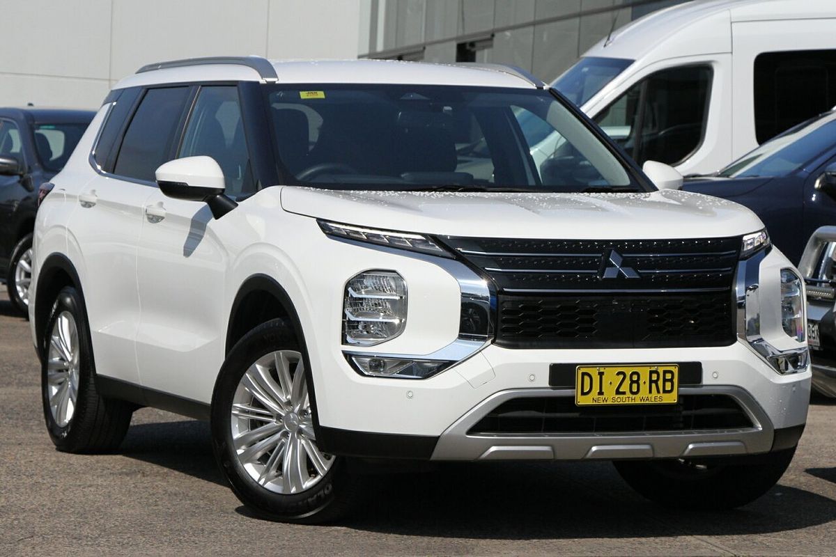 2023 Mitsubishi Outlander LS ZM
