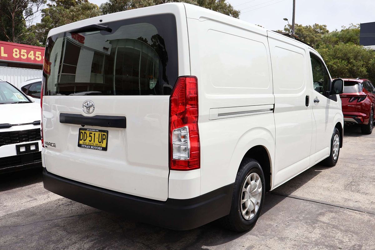 2022 Toyota Hiace GDH300R LWB image 13