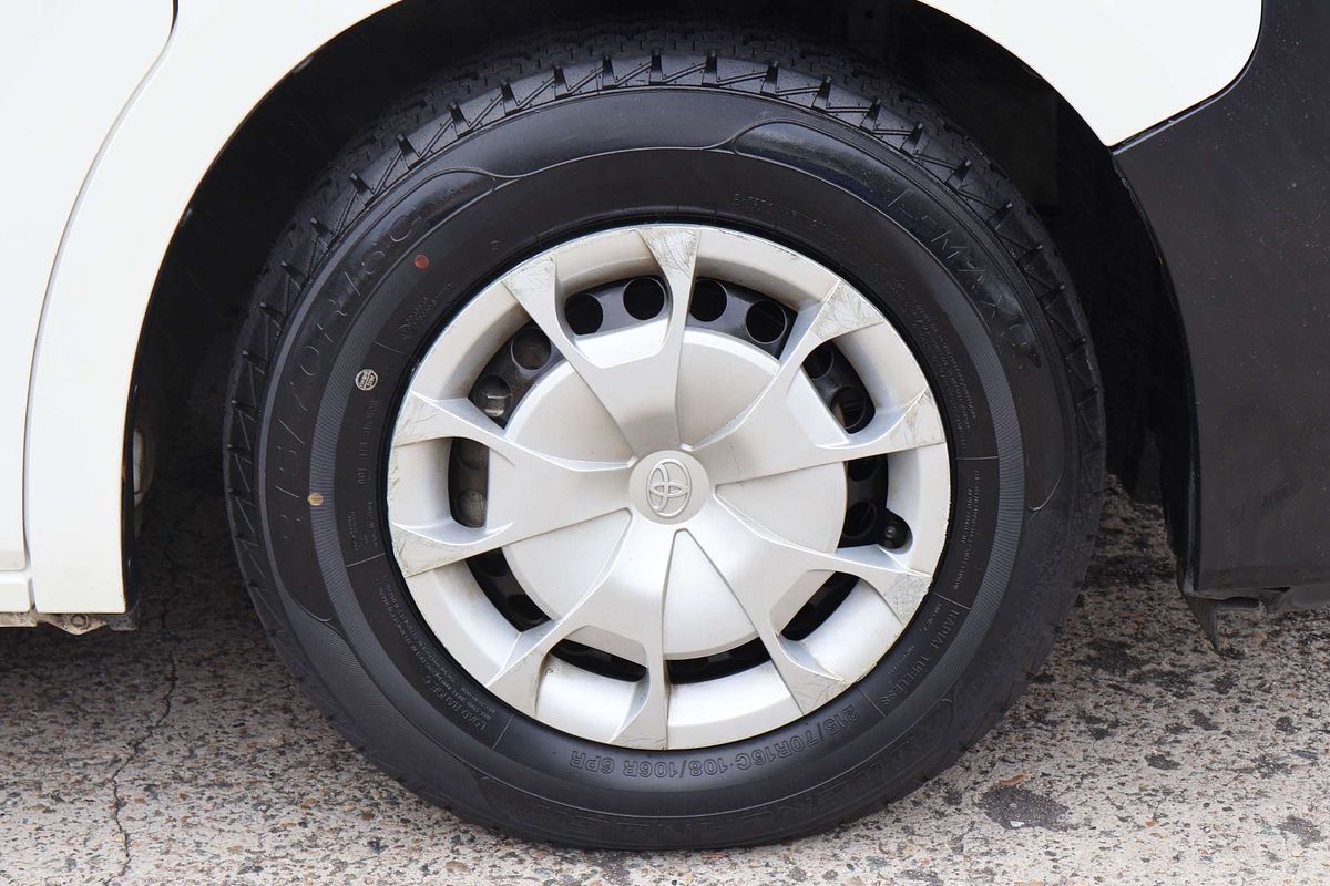 2022 Toyota Hiace GDH300R LWB image 2