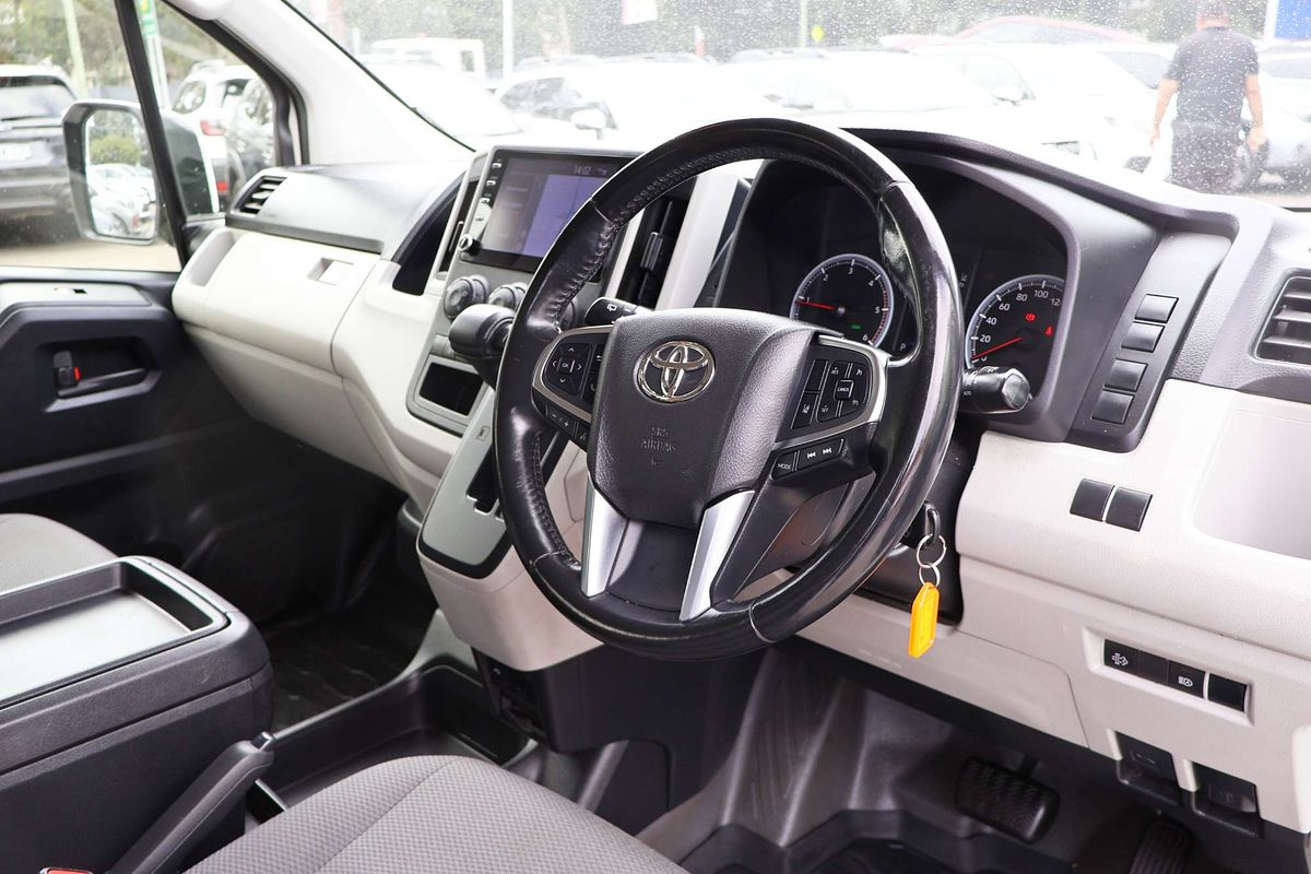 2022 Toyota Hiace GDH300R LWB image 7