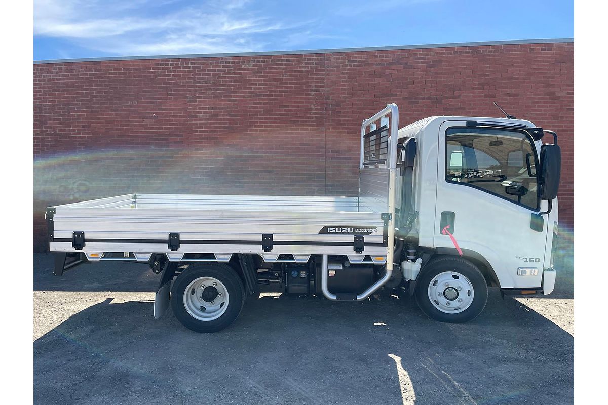 2025 Isuzu Nlr 45-150 image 9