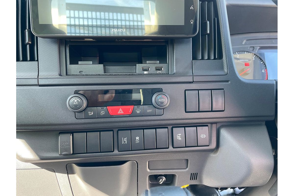 2025 Isuzu Nlr 45-150 image 12