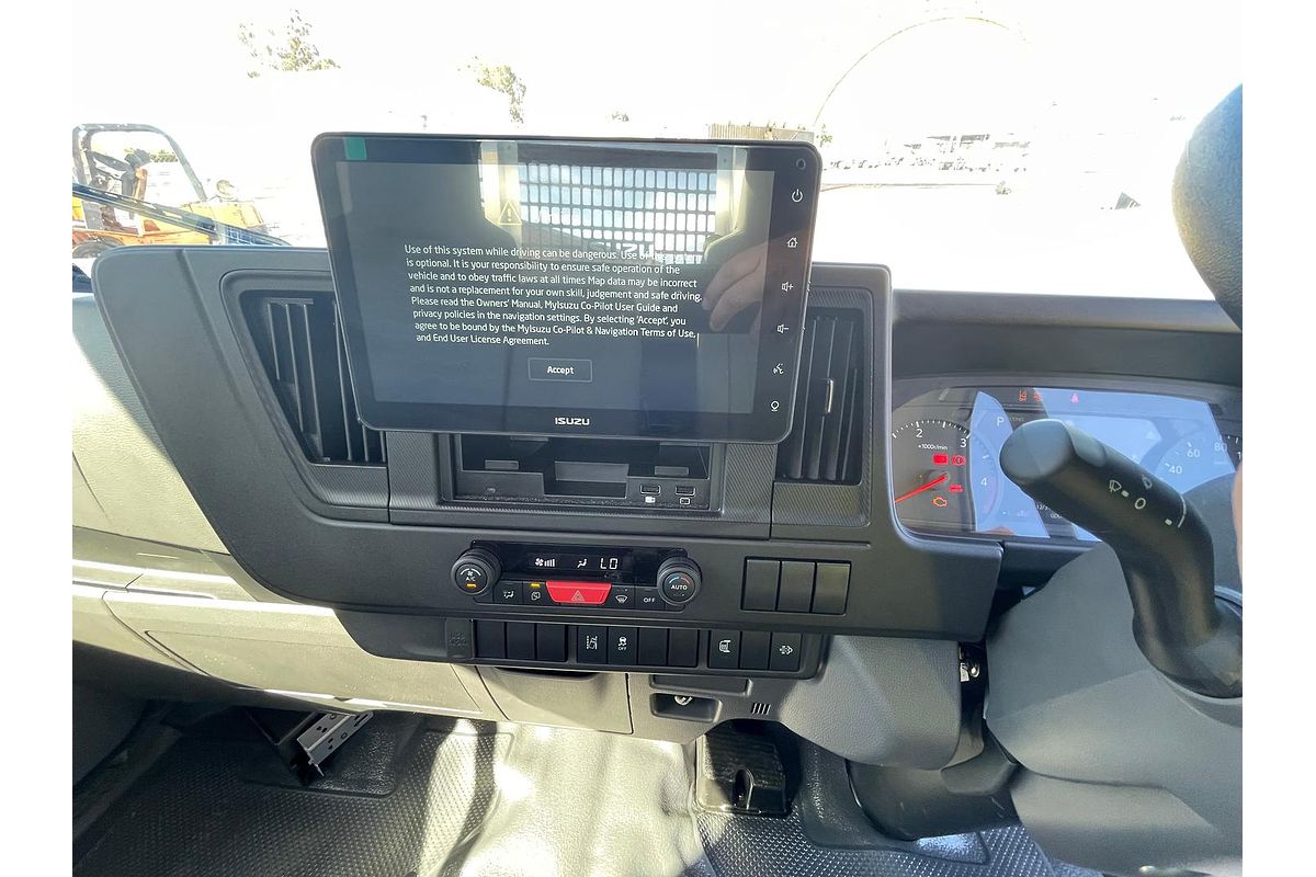 2025 Isuzu Nlr 45-150 image 16