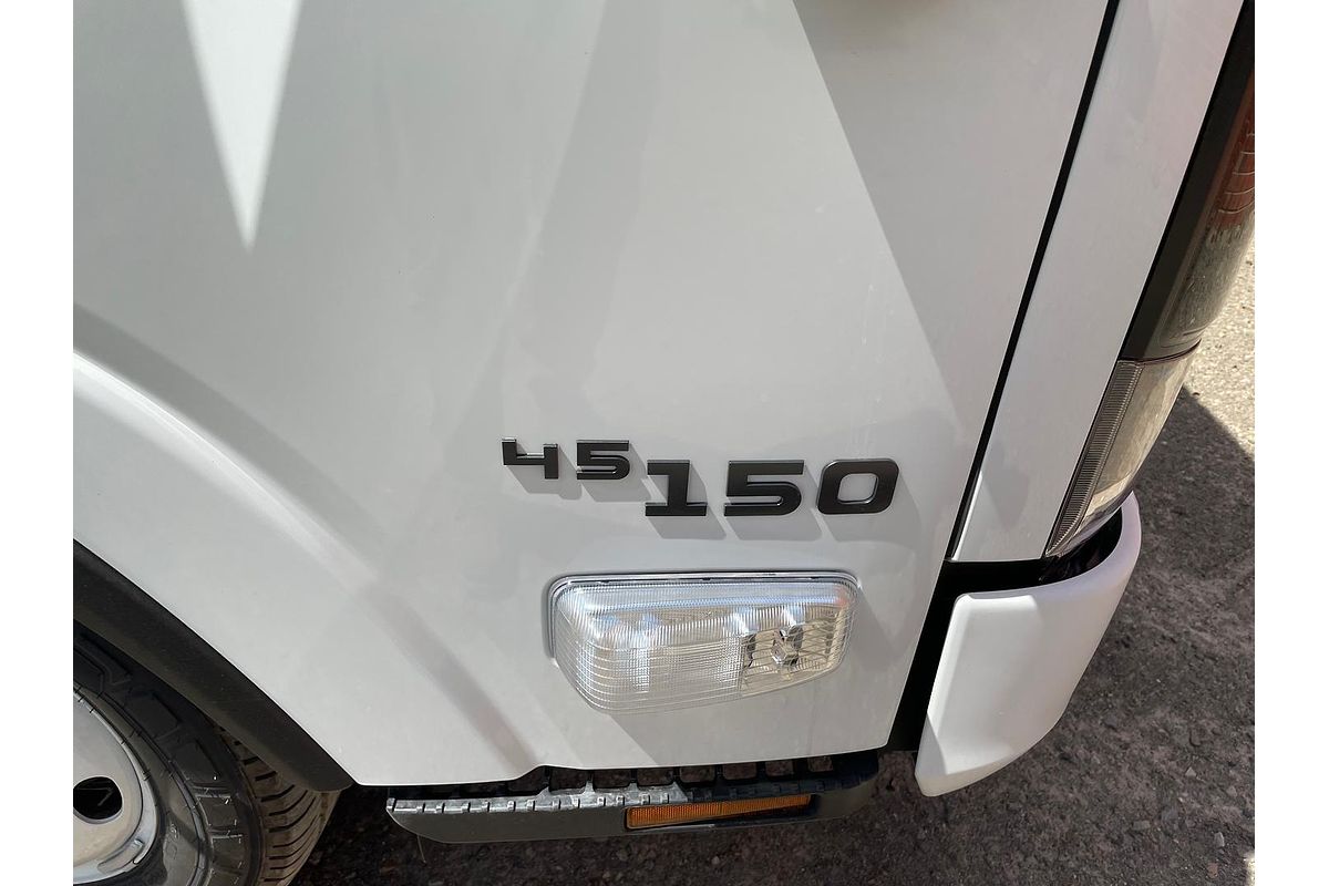 2025 Isuzu Nlr 45-150 image 10