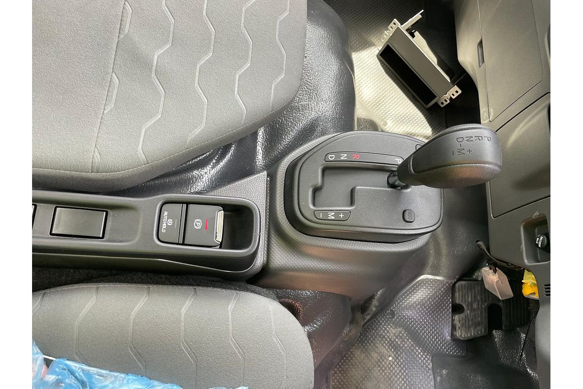 2025 Isuzu Nlr 45-150 image 18