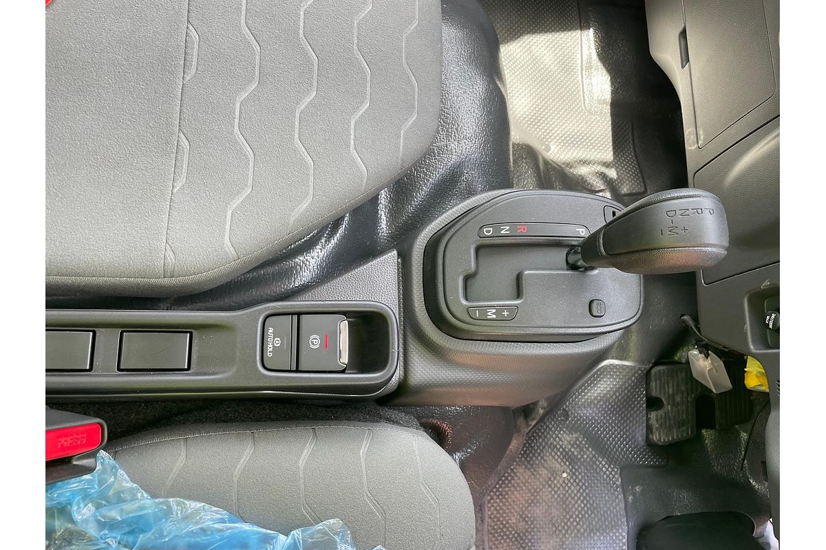 2025 Isuzu Nlr 45-150 image 19
