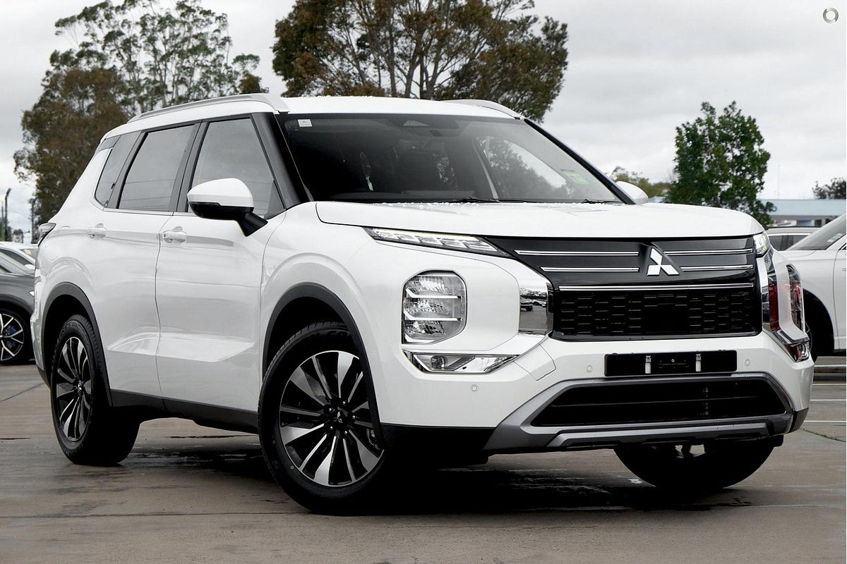 2025 Mitsubishi Outlander LS ZM